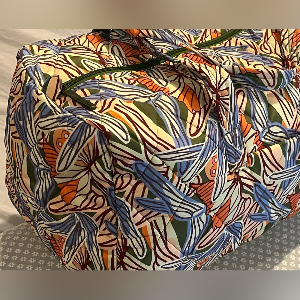 Vera Bradley Colorful Ultralight Large Travel Duffel Bag Dragonfly By NWT - Picture 3 of 7